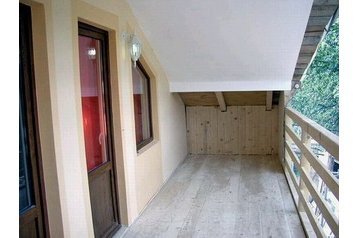 Rumunia Privát Lepşa, Zewnątrz